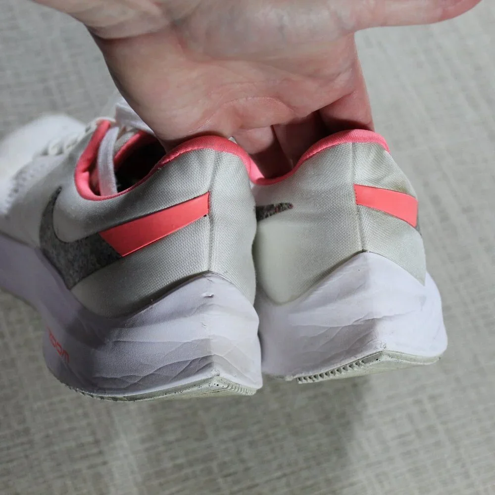 Nike Zoom Winflo 5 Size 7 White and Peach Athletic Shoes